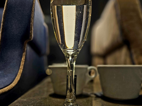 Plaza Premium Lounge Heathrow T2 Departures-伦敦必去景点