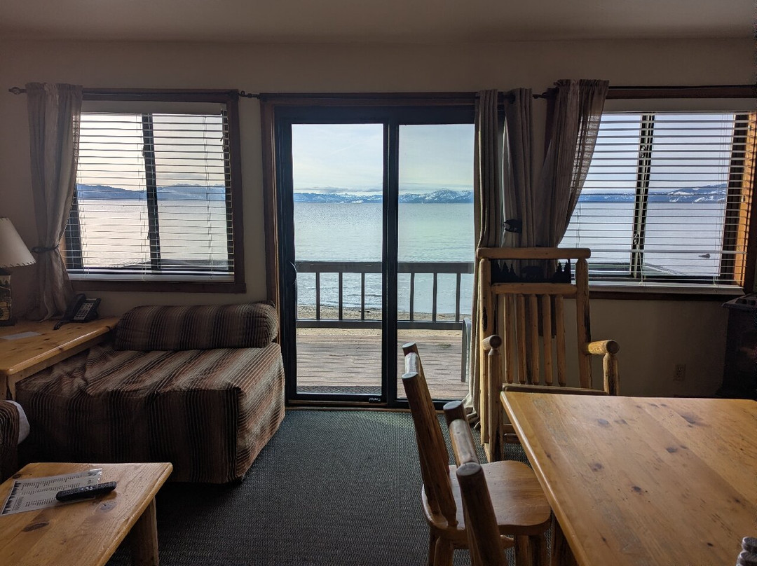 弗朗西斯肯河边旅馆主图