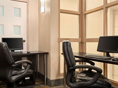 Travelodge by Wyndham Oshawa Whitby主图