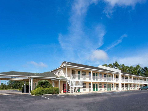 蒙蒂塞洛速8酒店主图