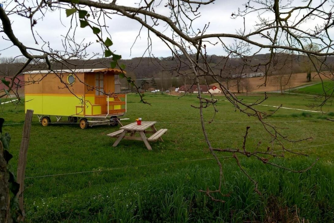 Veritable roulotte a la campagne