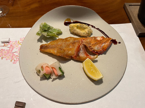 八甲田酒店主图