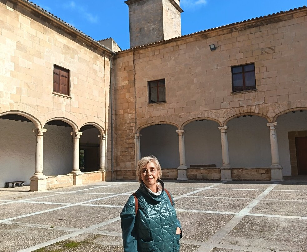 Claustro y convento de santo Domingo-Pollenca必去景点