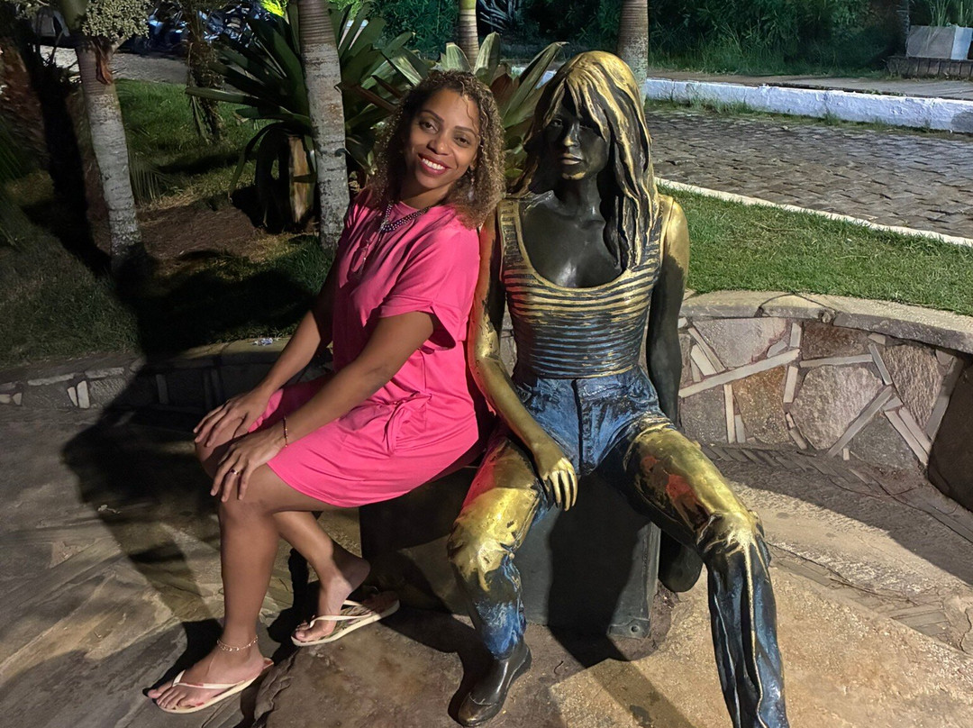 Brigitte Bardot Statue-布基亚斯必去景点