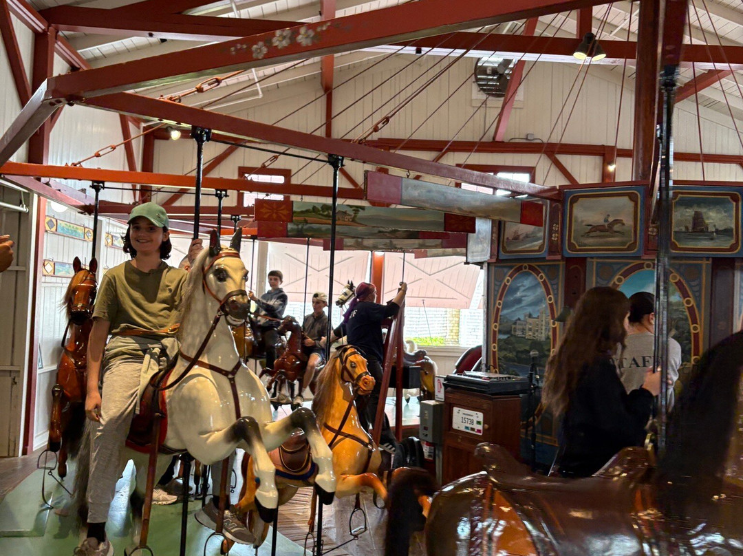 Flying Horses Carousel-Oak Bluffs必去景点