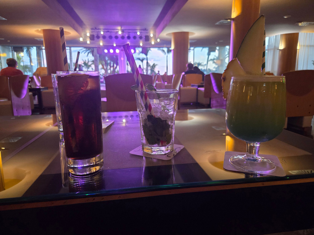 罗卡尼瓦利亚阿德里安酒店主图