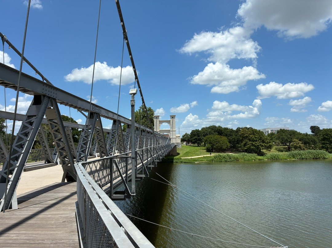 Waco Suspension Bridge-韦科必去景点