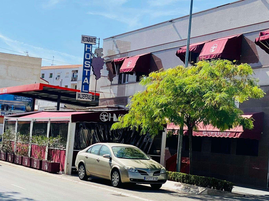 波施酒店巴尔德佩尼亚斯青年旅舍主图