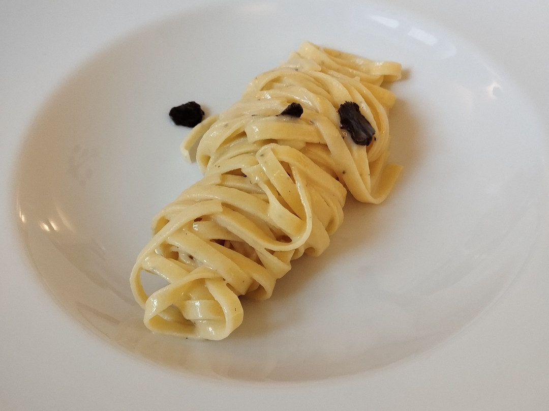 Re Restaurant