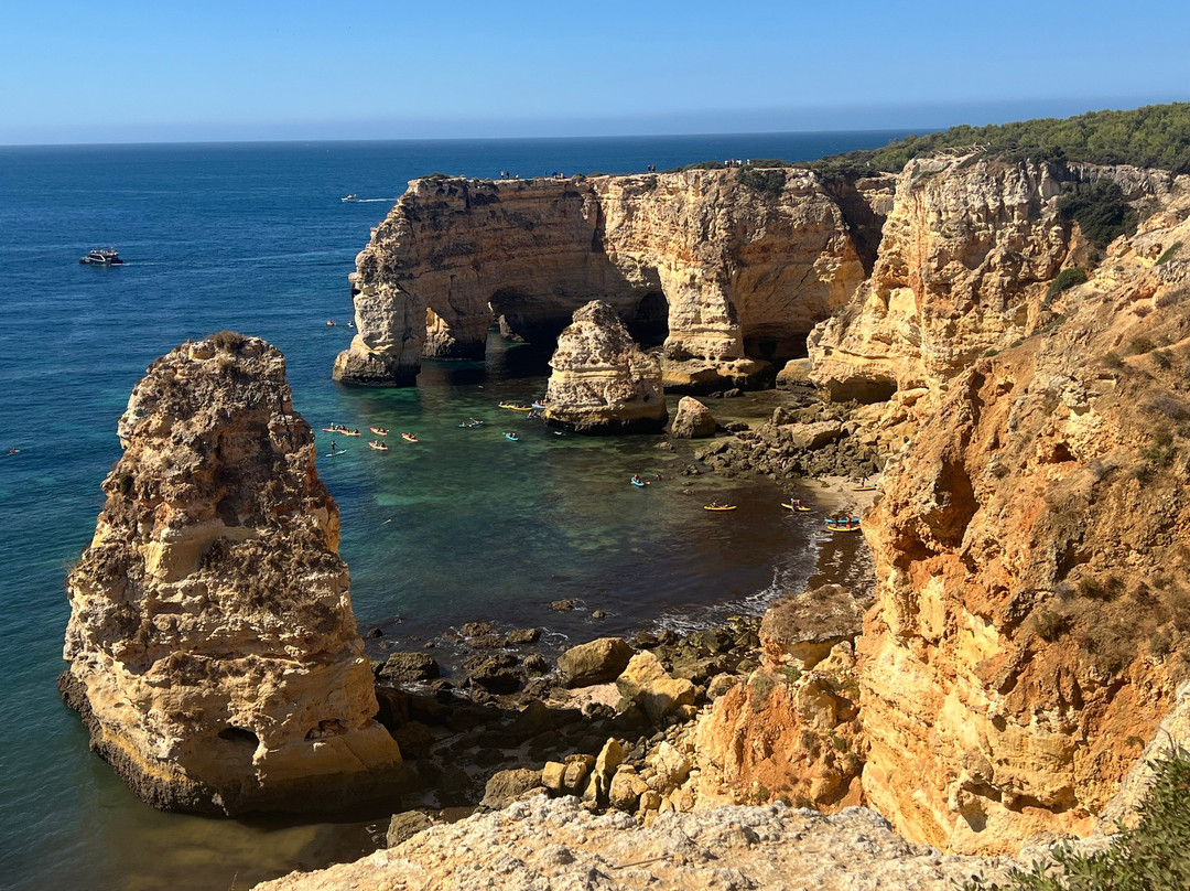 Praia da Marinha-Caramujeira必去景点