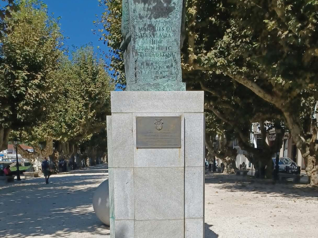Monumento A Camilo José Cela-Padron必去景点