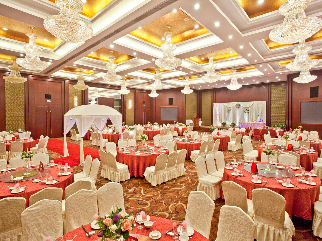 万和亚隆国际酒店主图