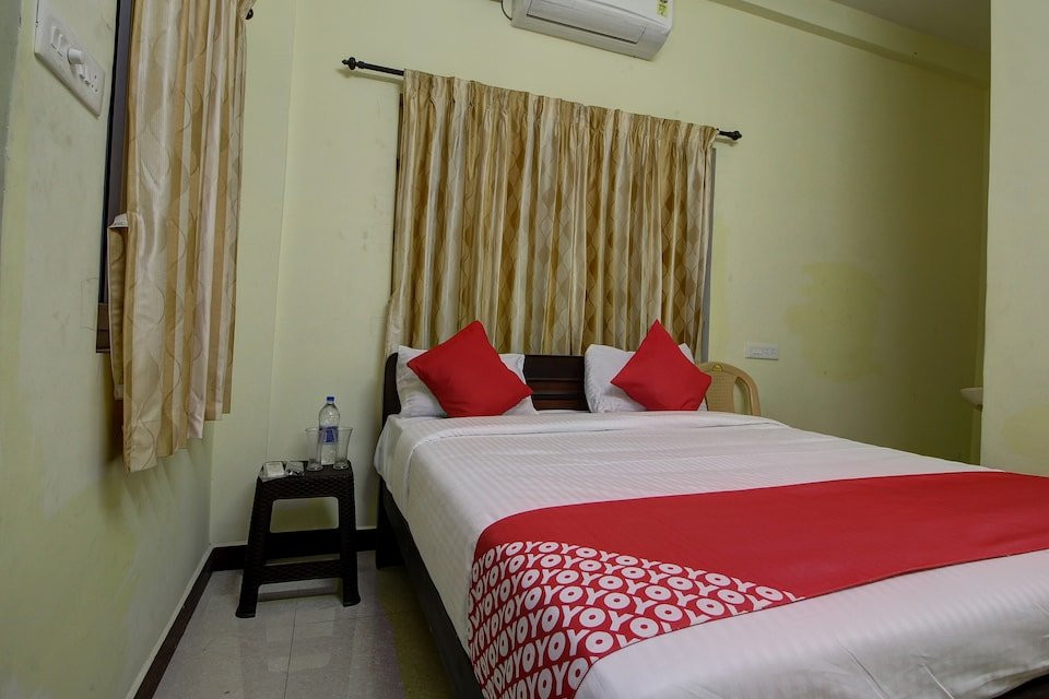 OYO 42678 Hotel Vasantha Bhavanam