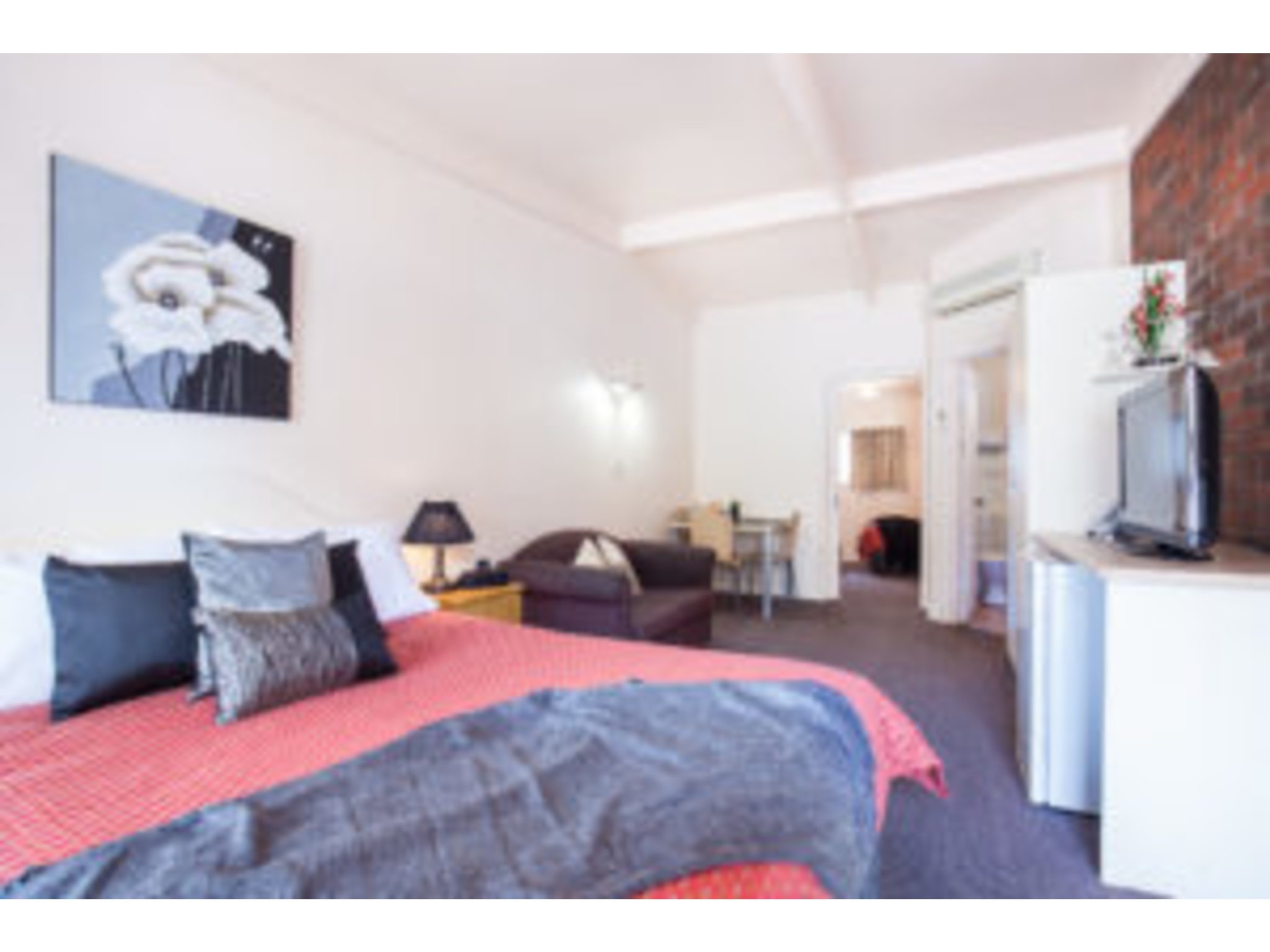 Mid City Motel and Apartments-官方