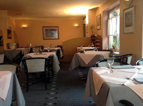 Villa Ratingen-餐饮