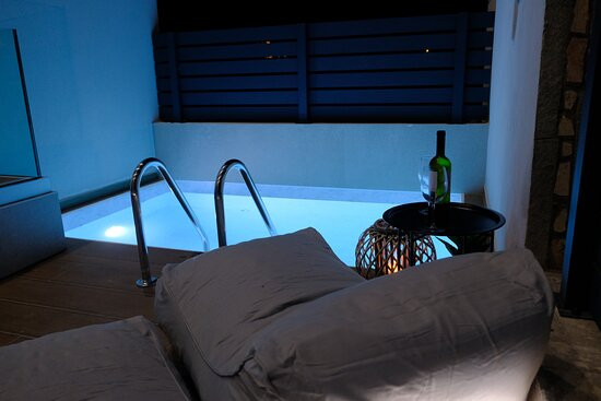 Aelia Seaside Luxury Suites主图