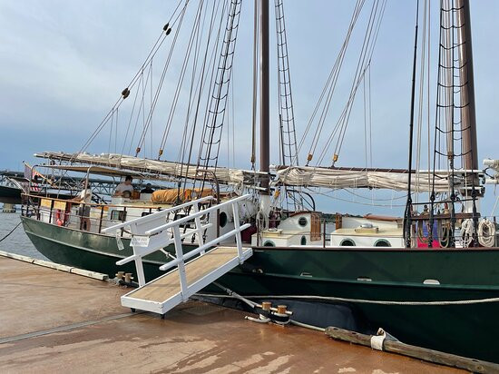 Yorktown Sailing Charters景点图片