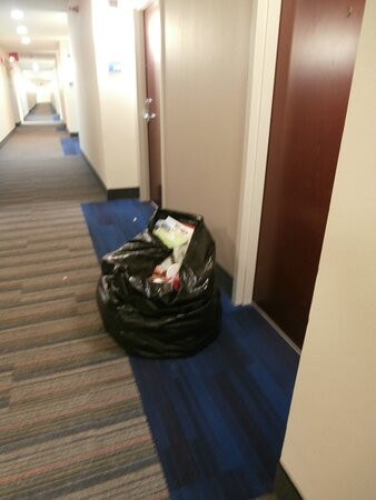 布洛英罗克快捷假日酒店主图