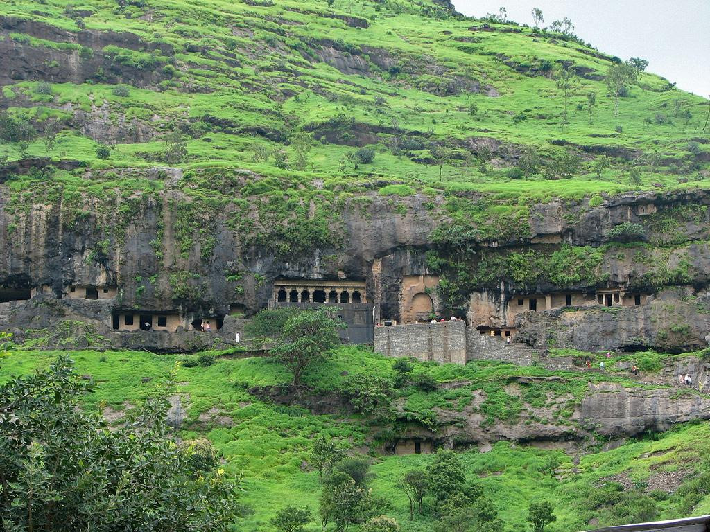 Lenyadri Caves景点图片