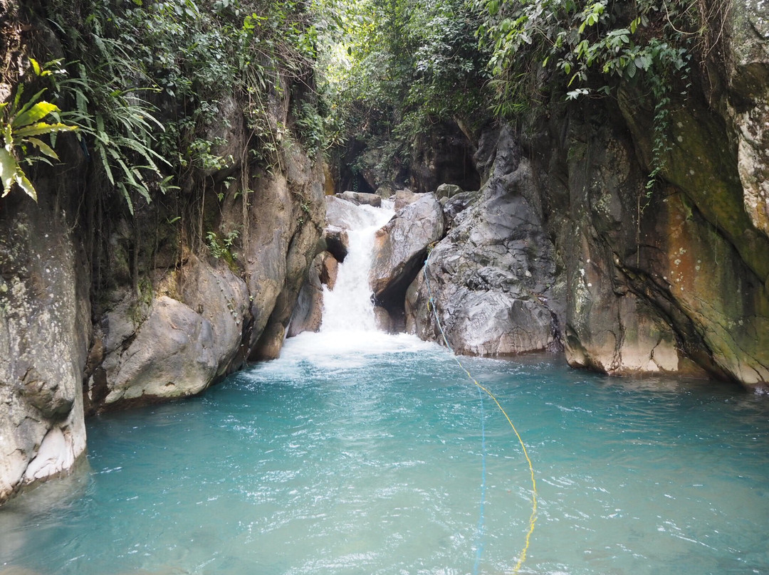 Leuwi Hejo Waterfalls景点图片