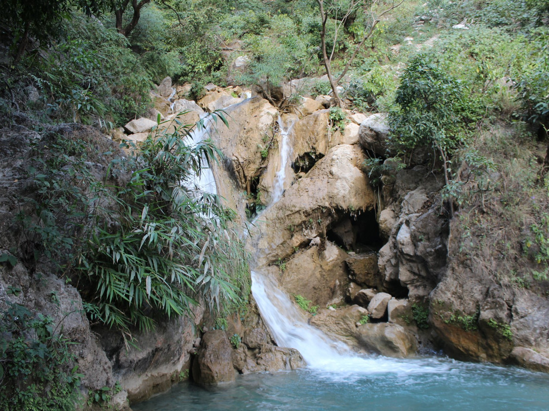 Neer Garh Waterfall景点图片