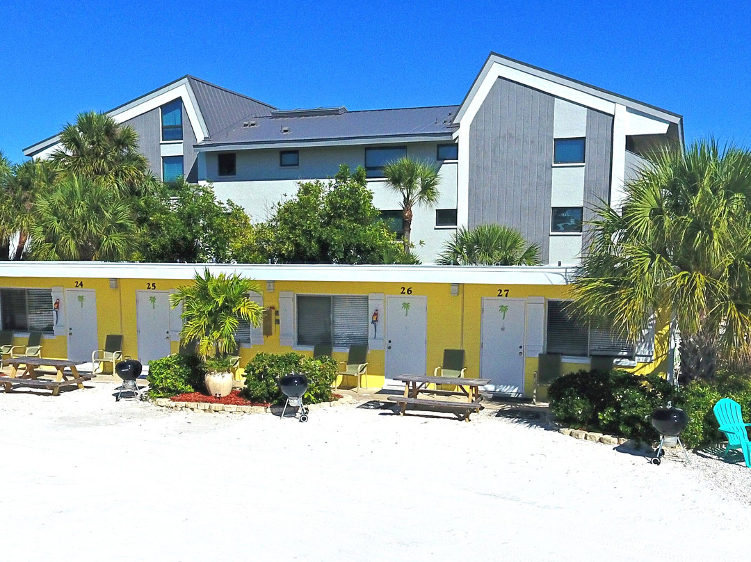 Tropical Breeze Beach Club主图