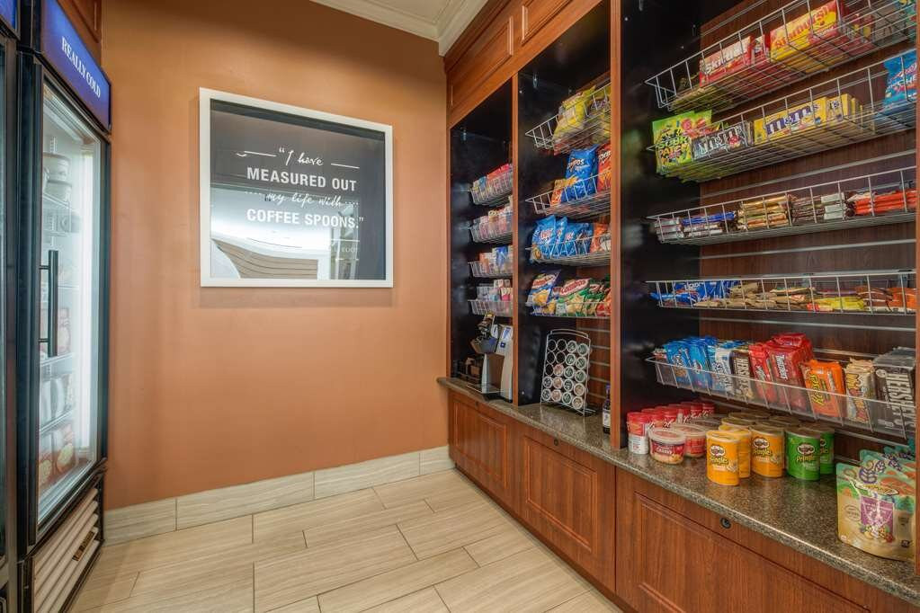 底特律大都会机场希尔顿花园酒店主图