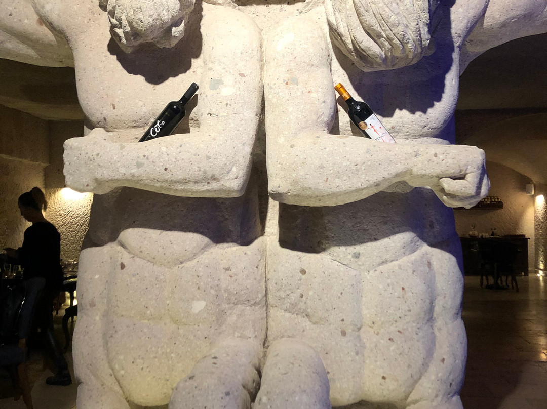 Nino Cave Suites主图