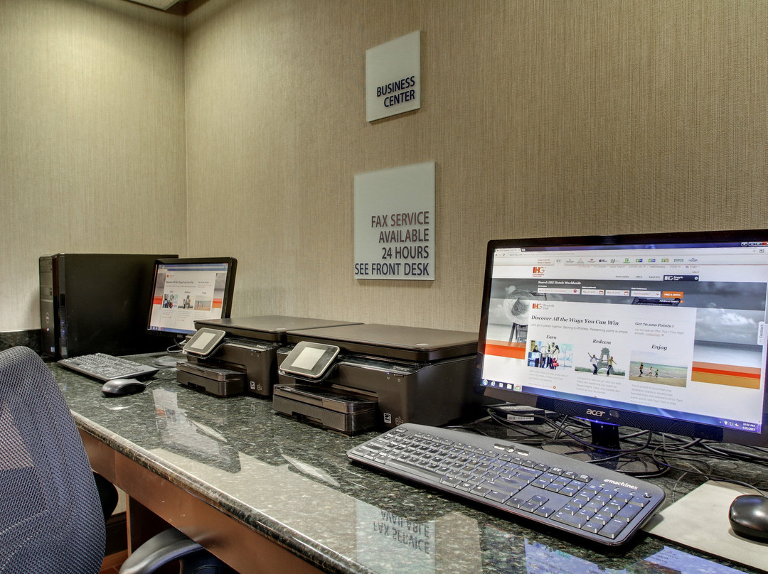 坎贝尔堡奥克格罗夫快捷假日酒店主图