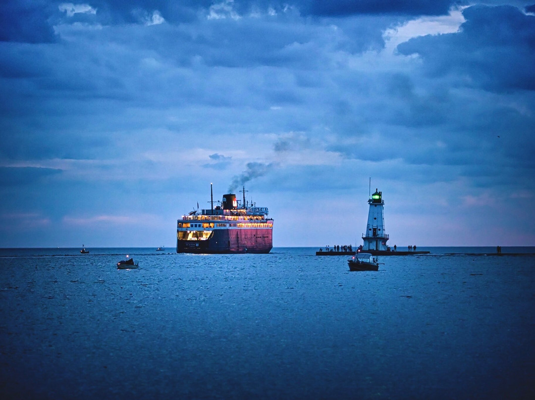 Ludington Pier House Motel主图