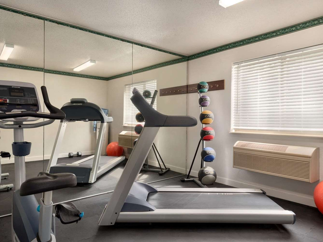 托莱多机场戴斯酒店主图