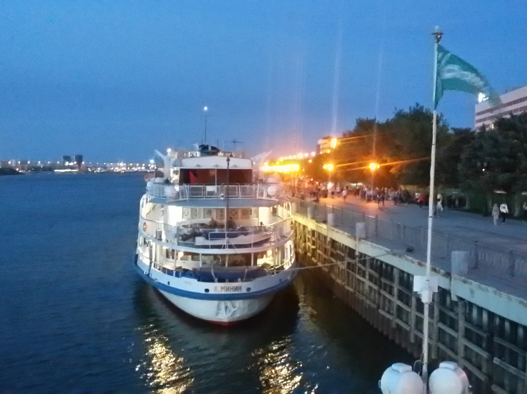 阿兹姆酒店主图