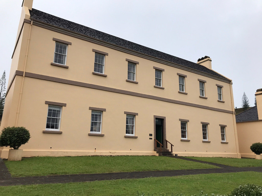 Old Military Barracks-金斯敦必去景点