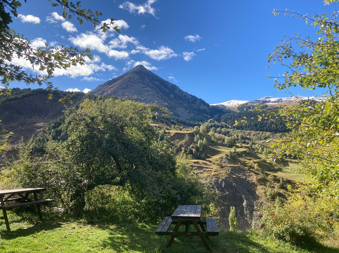 Ruta de Las Tres Cascadas-Cerler必去景点
