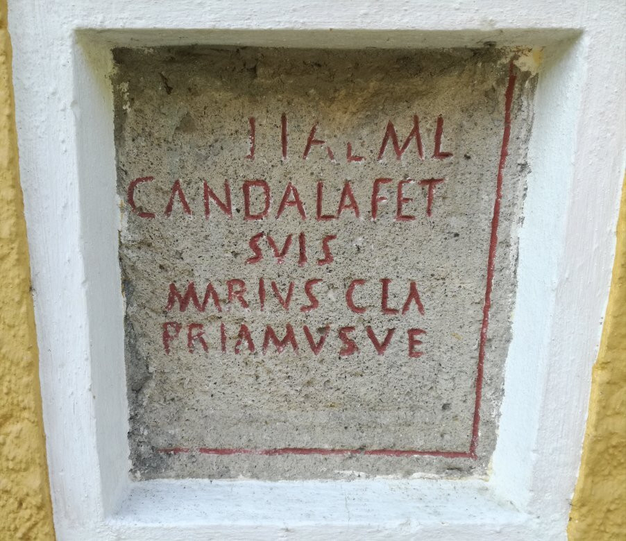 Römische Grabinschrift beim Haus Dellach 103