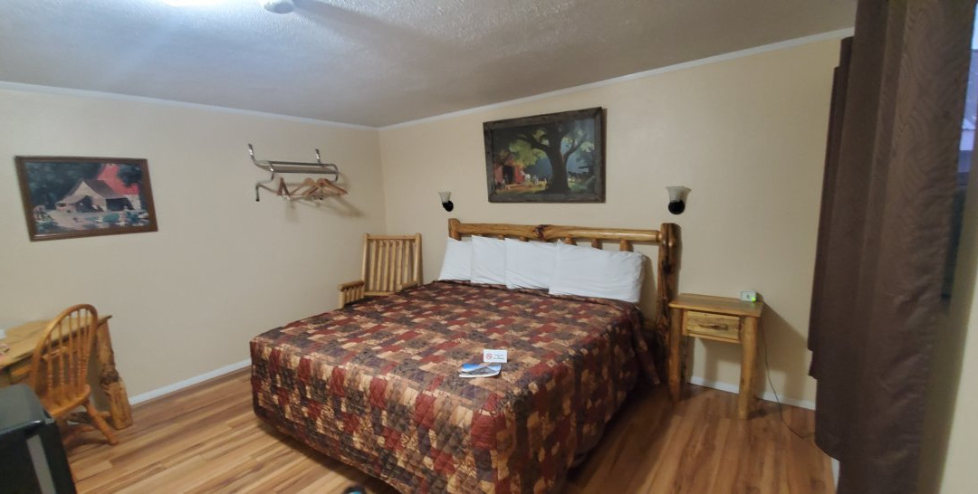 Meadows Valley Motel主图