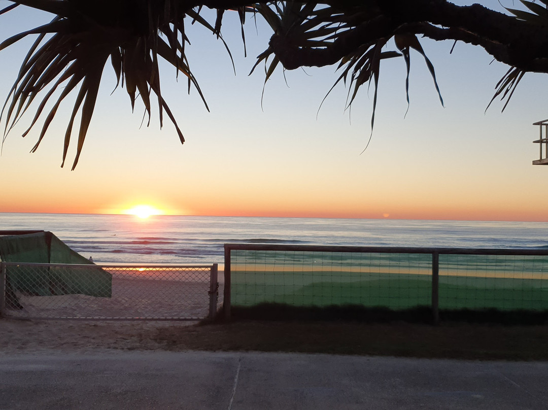 North Burleigh Beach景点图片