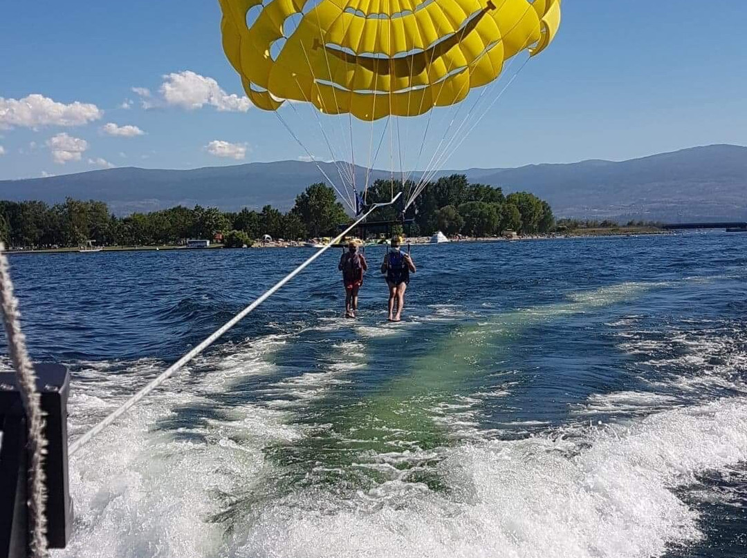 Ogopogo Parasail-基洛纳必去景点