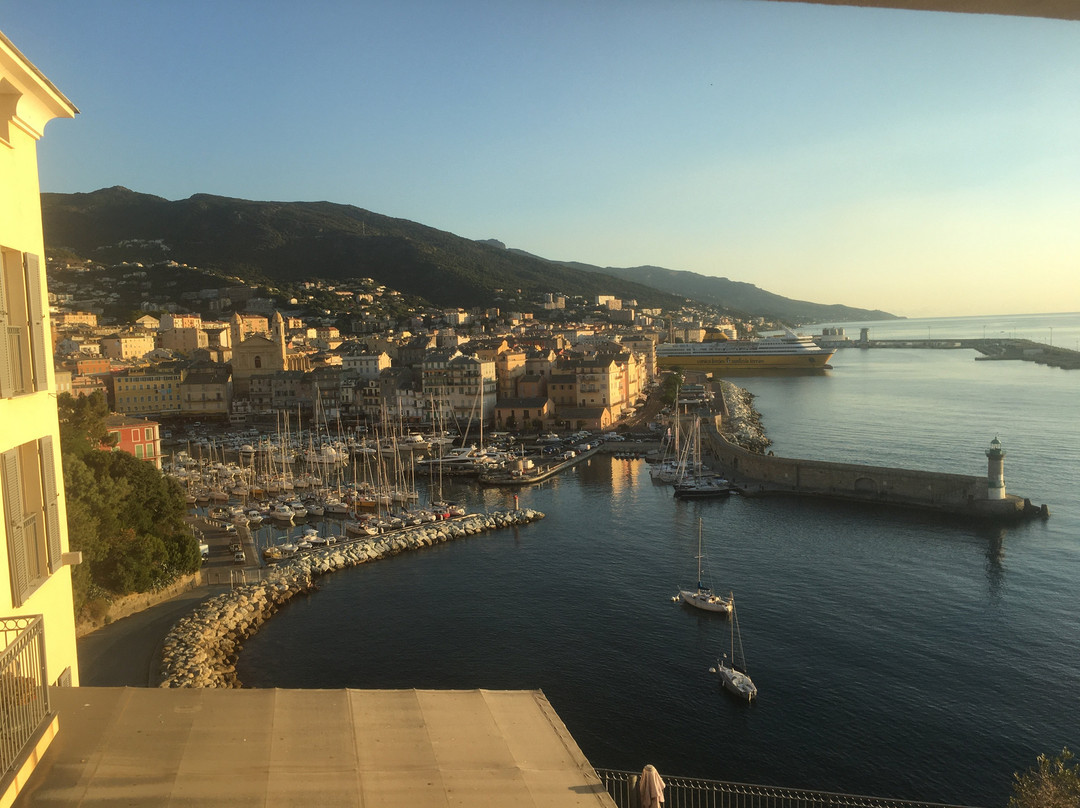 Hotel Des Gouverneurs主图