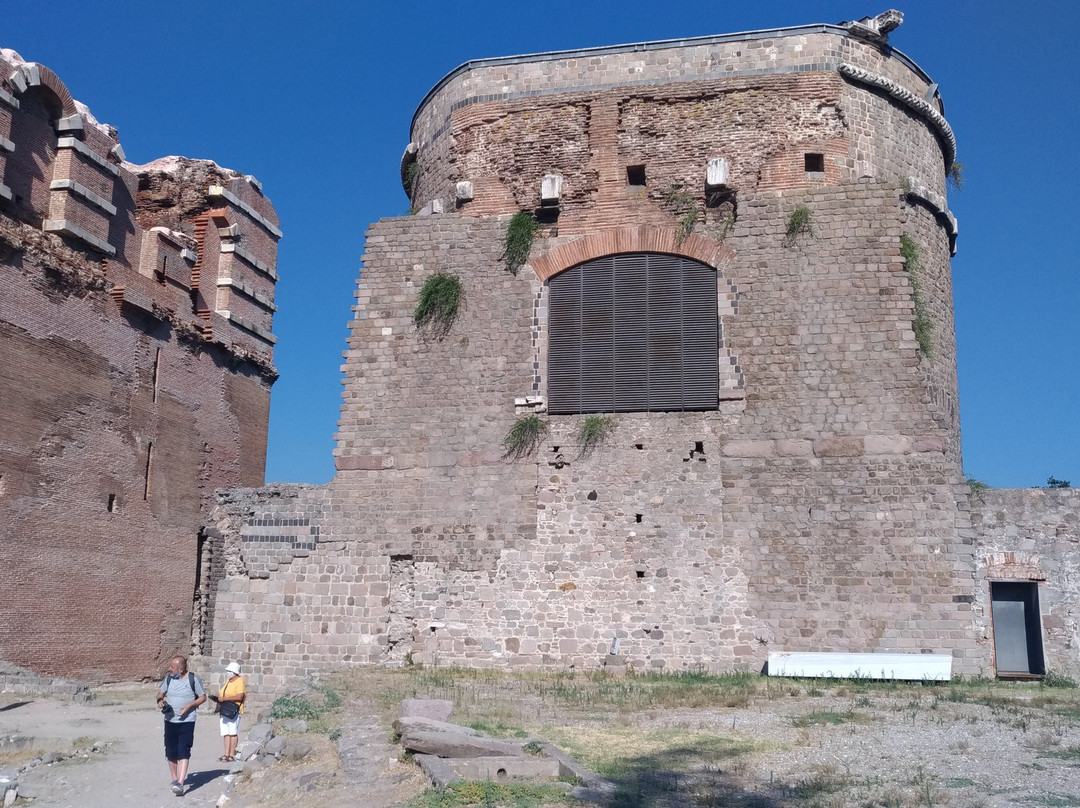 Red Basilica (Kizil Avlu)景点图片
