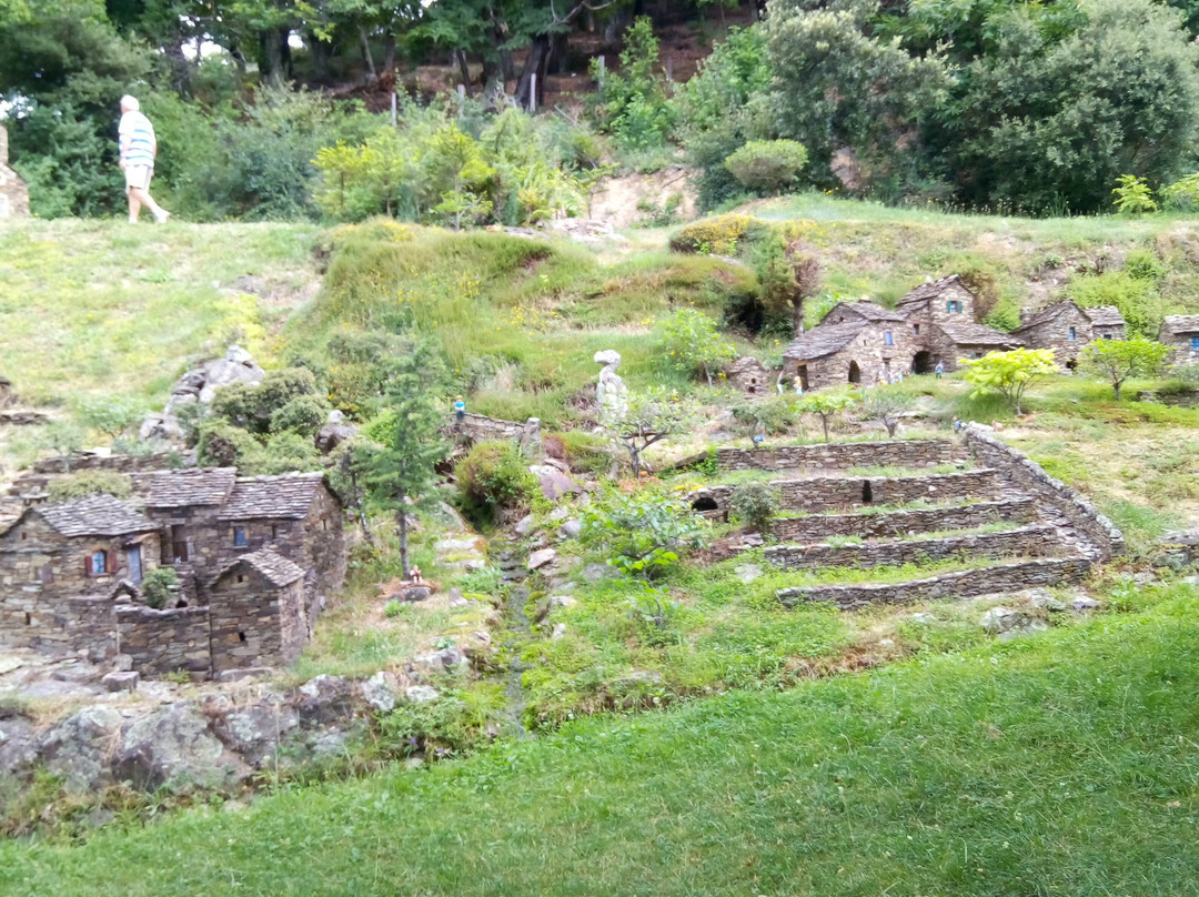 Le ron des fades village miniature景点图片