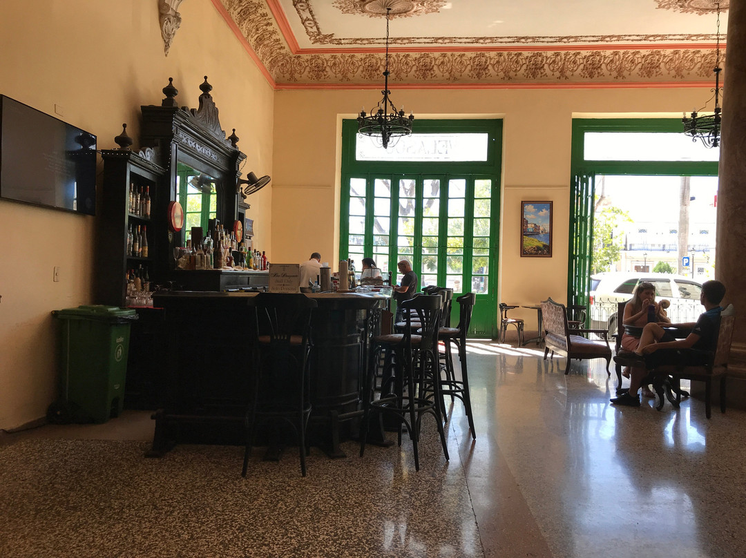 Hoteles E Velasco Louvre主图