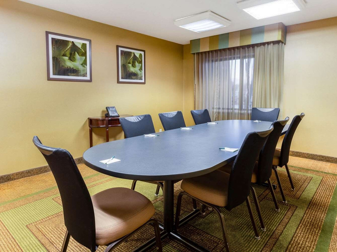 La Quinta Inn by Wyndham Chicago Willowbrook主图