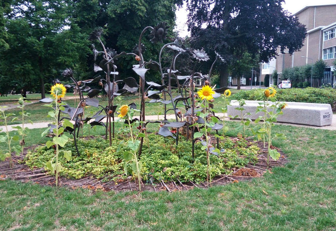 Monument Hilversumse slachtoffers MH17-ramp景点图片