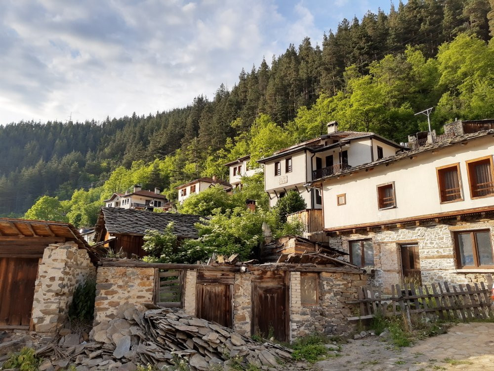 authentic Rhodopean architecture-Shiroka Laka必去景点
