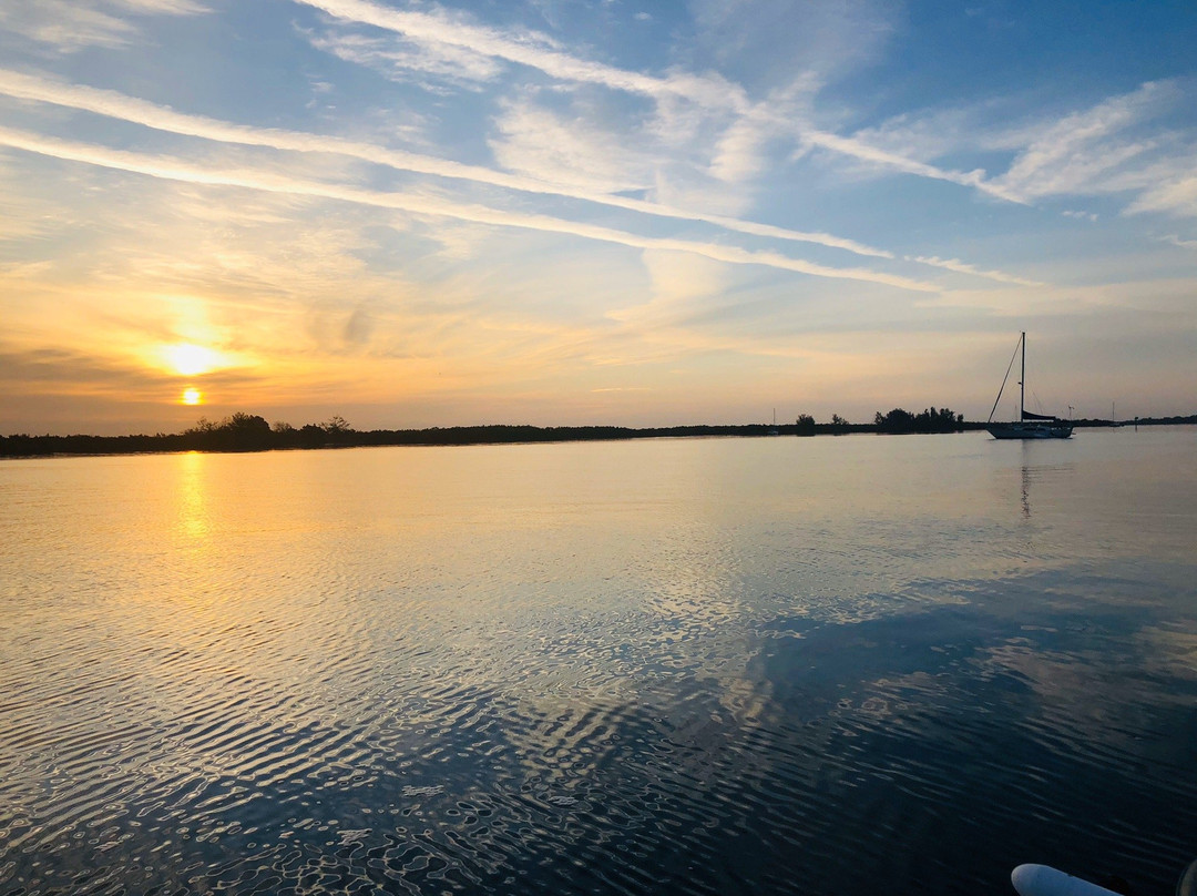 Edgewater River Guide景点图片