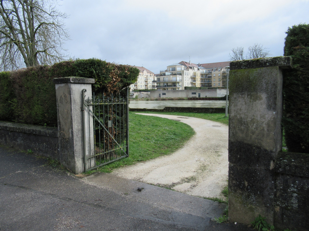 Jardin des Trinitaires-莫城必去景点