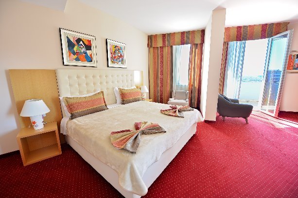 Jolly Hotel-官方