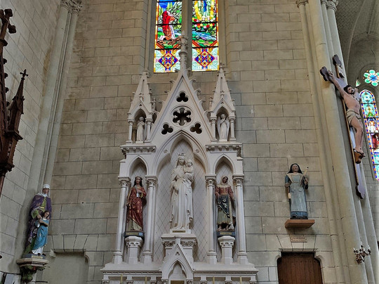 Eglise Saint-Louis-Coron必去景点