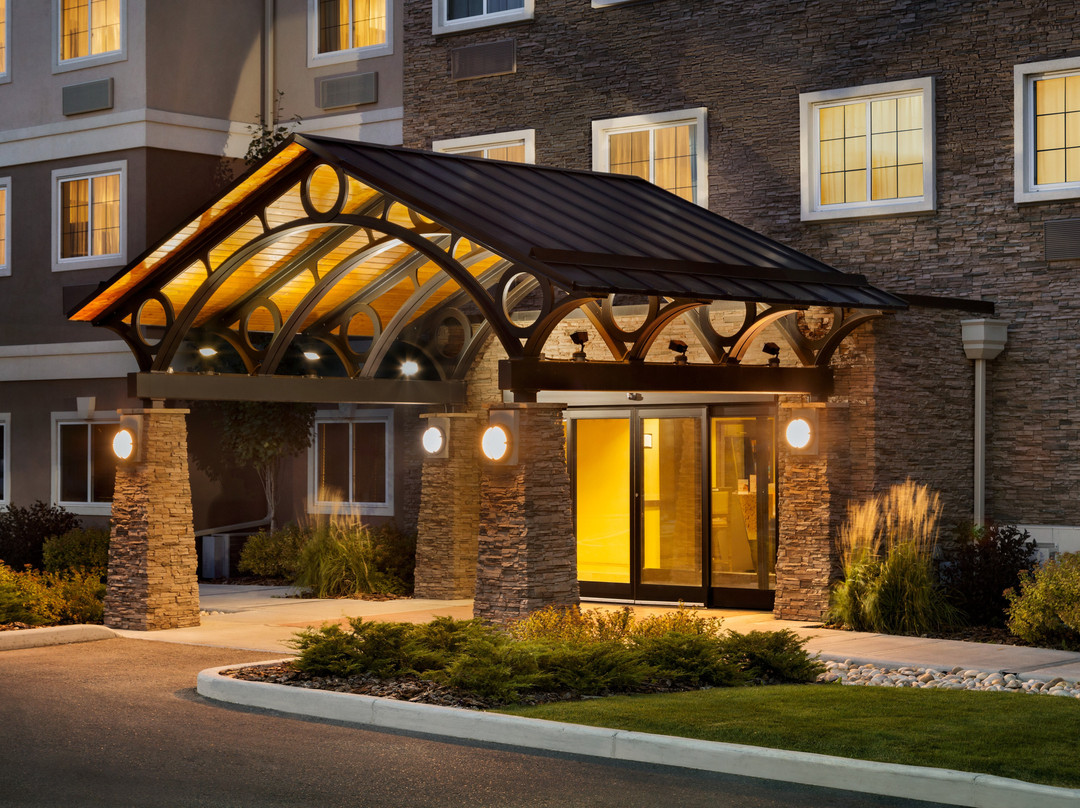 西埃德蒙顿驻桥套房酒店主图